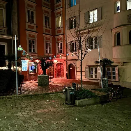 Goldene Pastete - Urban Luxury Center