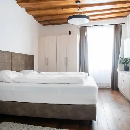 Goldene Pastete - Urban Luxury Center *